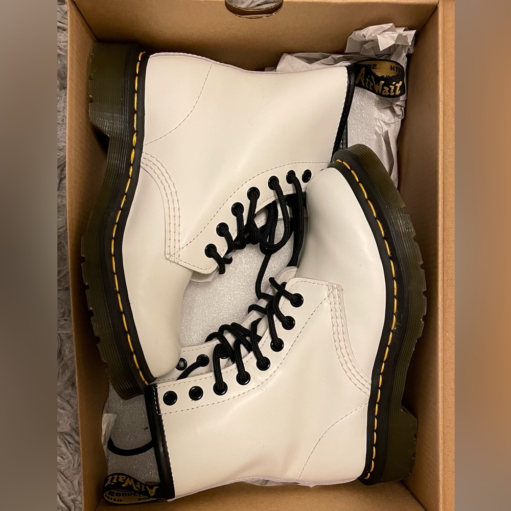 DR MARTENS 1460 SMOOTH LEATHER LACE UP BOOTS